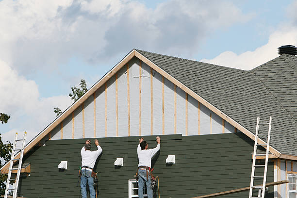 Professional Siding Installation technician working in Horntown, VA